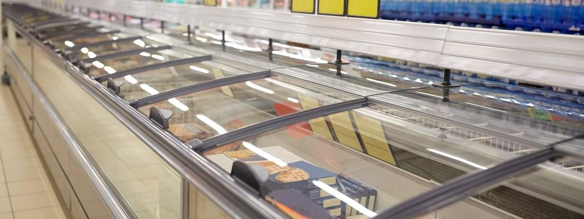 Морозильные бонеты в оформлении супермаркета