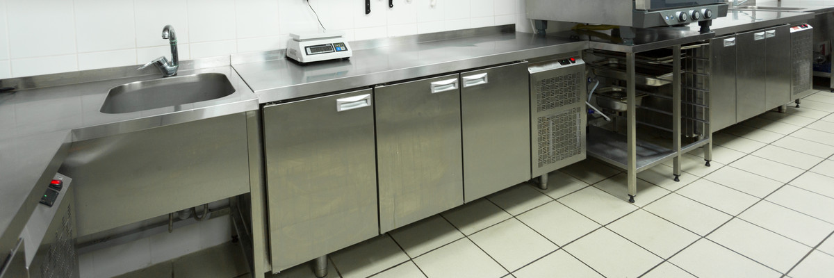 Холодильные столы в интерьере кухни