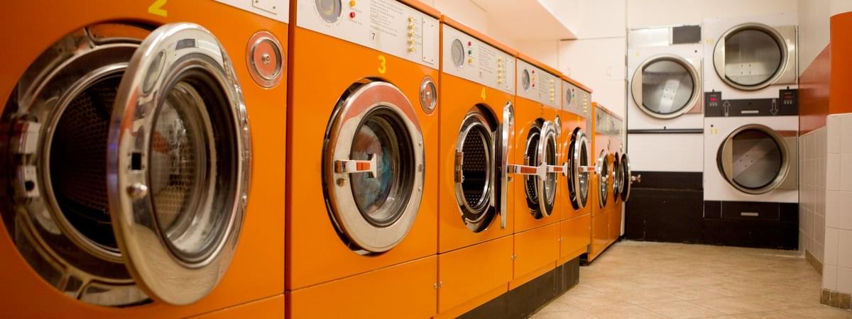 Промышленные стиральные машины в прачечной
